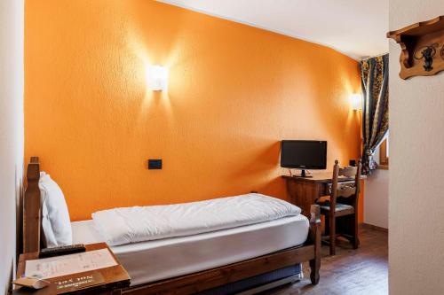 Single Room image 9