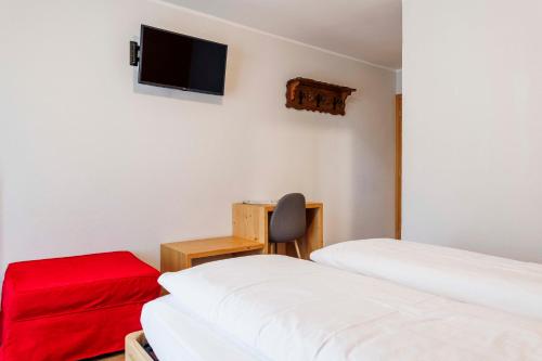 Double Room with Balcony (2 Adults + 1 Child) image 5