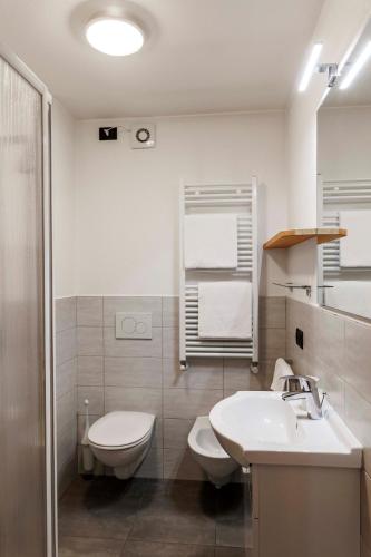 Double Room with Balcony (2 Adults + 1 Child) image 3