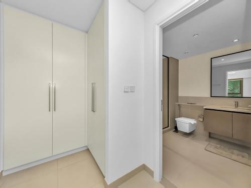 Luxury Downtown Dubai Apartment - 5 Mins Walk to Burj, Opera, Dubai Mall, Sleep 1-10, Dubái (foto 6)