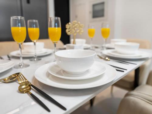 Luxury Downtown Dubai Apartment - 5 Mins Walk to Burj, Opera, Dubai Mall, Sleep 1-10, Dubái (foto 7)