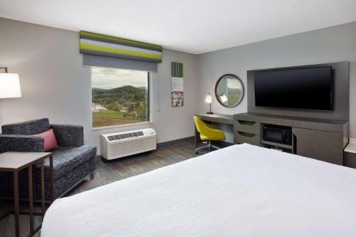 Hampton Inn Elkins - image 13