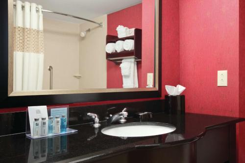 Hampton Inn & Suites Millington - image 6