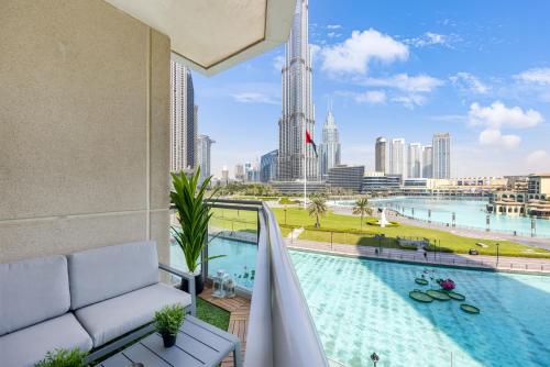 Durrani Homes - The Luxe 3br with Burj Khalifa and Fountain View - third room without partition, Дубай