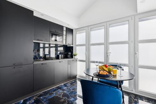 Konyha, Suite prestige avec jacuzzi in Pontault-Combault