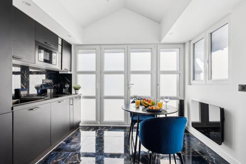 Konyha, Suite prestige avec jacuzzi in Pontault-Combault