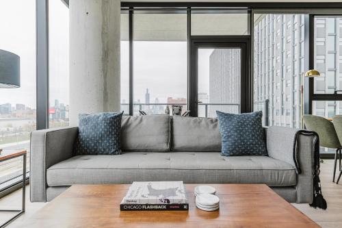 Blueground Medical District 2bd apartment CHI-1110 in Chicago, USA