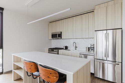 Blueground Medical District 2bd apartment CHI-1110 in Chicago, USA