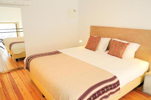 Condes de Azevedo Palace Apartments - image 5