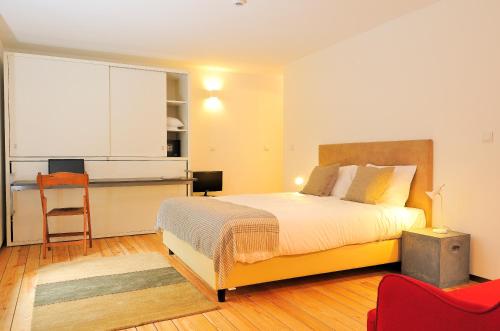Condes de Azevedo Palace Apartments - image 8