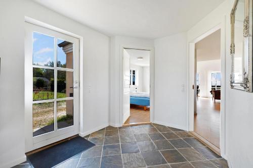 Three-Bedroom Holiday Home  image 5