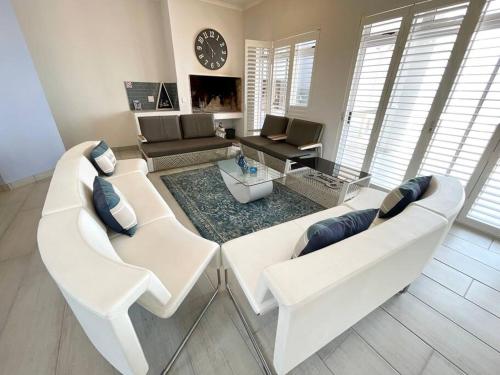 Dolphinbeach Seafront Villa in Rand Rifles