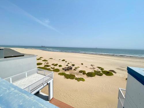 Dolphinbeach Seafront Villa in Rand Rifles