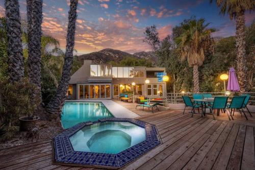 4BR Oasis with Heated Pool & Spa in Altadena, Vereinigte Staaten von Amerika