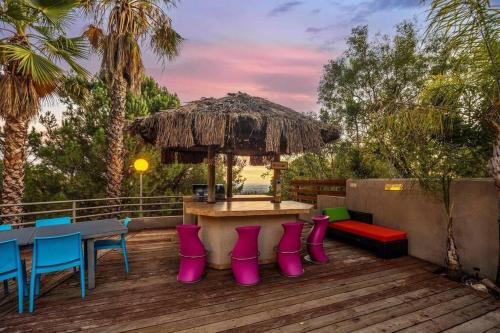 4BR Oasis with Heated Pool & Spa in Altadena, USA