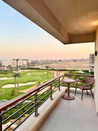 Golf view & Terrace at UptownCairo, Каир