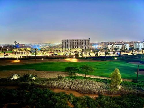 Golf view & Terrace at UptownCairo, Il Cairo (foto 8)