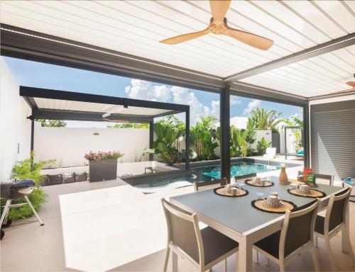 Facilities, Lagon Paradis - 6 Villas individuelles avec Piscine ou Jacuzzi - Loc Voiture Cabriolet ou SUV in Saint-Felix