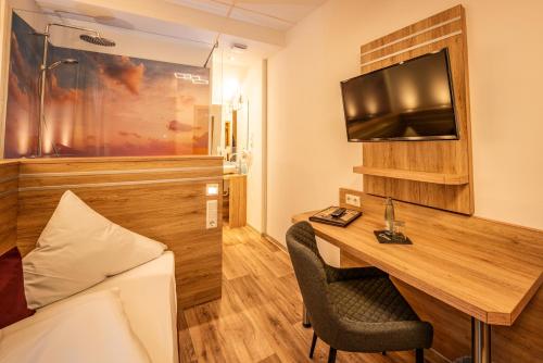 Single Room image 10