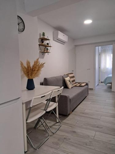 Madrid City Center Apartment with Modern Amenities - image 6