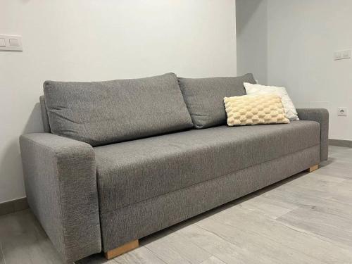 Madrid City Center Apartment with Modern Amenities - image 2