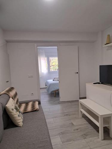 Madrid City Center Apartment with Modern Amenities - image 11