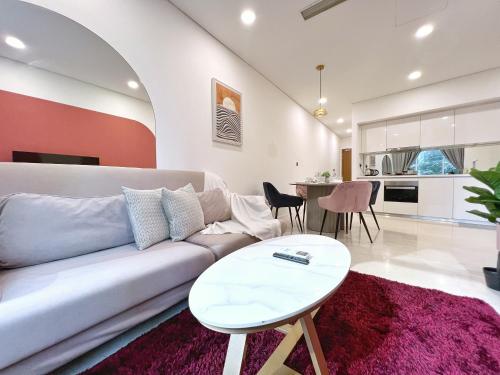 Sky Suites Blush 3BR Suite at KLCC, Kuala Lumpur