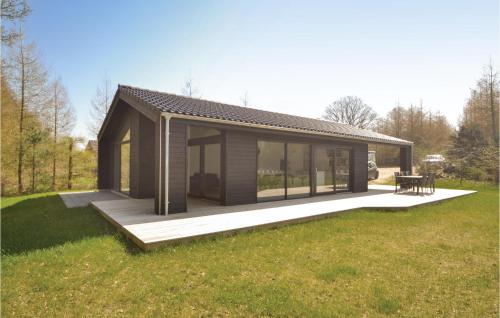  Three-Bedroom Holiday Home In Glesborg in Glesborg