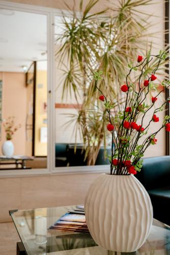 Hotel Avenida Praia - image 14