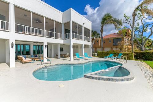 Luxury Private Beachfront Retreat Pool Game Room in Bradenton, USA