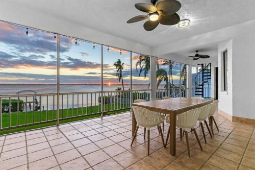Luxury Private Beachfront Retreat Pool Game Room in Bradenton, USA