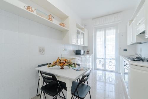 GuestHost - Retreat in Genova Nervi -Two Minutes from the Beach, Janov (fotografie 3)