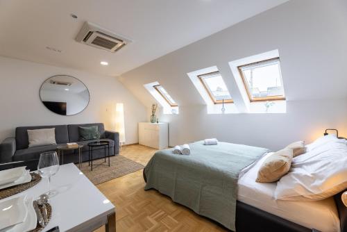 KIP Old Town Modern Studio with Parking & AC by EasyBNB Premium, Prague (photo 11)