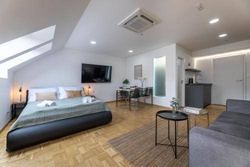 KIP Old Town Modern Studio with Parking & AC by EasyBNB Premium, Prague (photo 10)