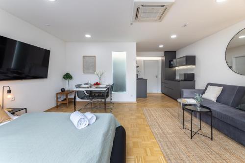 KIP Old Town Modern Studio with Parking & AC by EasyBNB Premium, Prague (photo 8)
