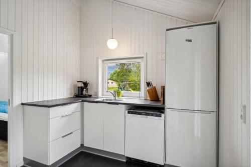 Nice Home In Ebeltoft With 3 Bedrooms Sauna And Internet - image 4