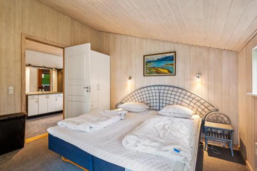 Amazing Home In Ebeltoft With 3 Bedrooms And Internet - image 3