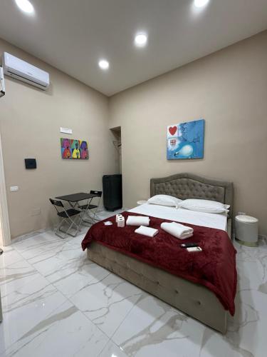 Valentino caracciolo 105, Naples