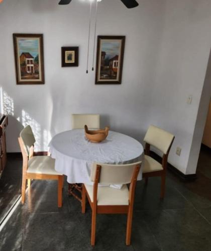 과루자 Pitangueiras prox Praia 10 pessoas ar condicionado 2성급 싱글룸 수영장