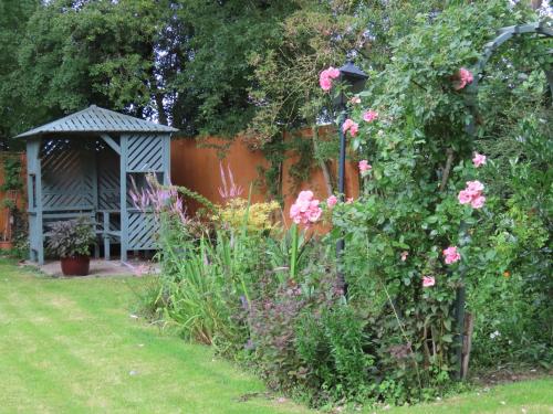Church Villa B & B - image 4