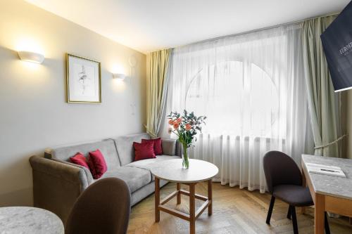 Studio Apartment image 7
