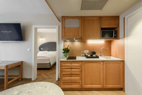 Studio Apartment image 3