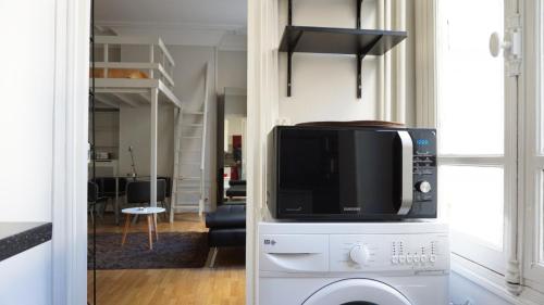 Paris 16 Studio Near Arc de Triomphe and Eiffel Tower - image 4