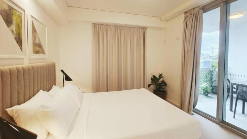 Spacious City Room