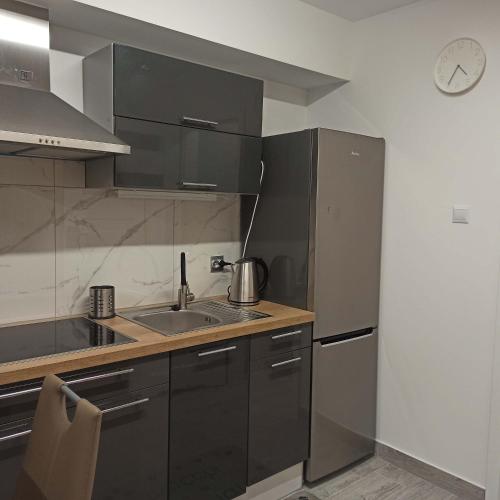 кухня, Legionowo Przytulny Apartament z Tarasem by Noclegi Renters in Леґьоново