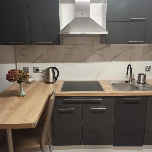 кухня, Legionowo Przytulny Apartament z Tarasem by Noclegi Renters in Леґьоново