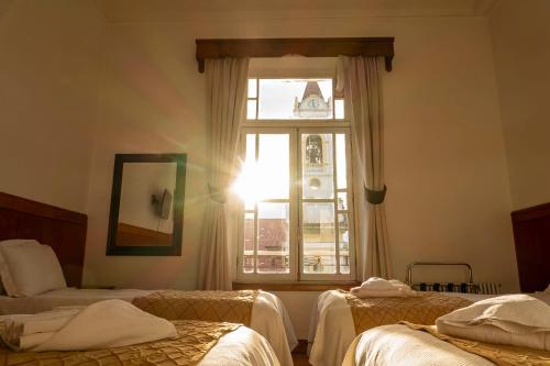 1 double bed, 2 twin beds