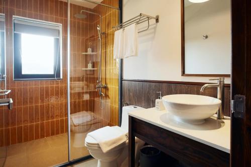 Twin Room with Garden View room in Coralina Hill Villa