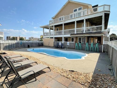 Seven-Bedroom Holiday Home image 1