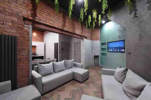 Casa Jungle slps 20 Plp Mcr, hot tub, bar, cinema, Manchester